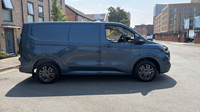 Ford Transit Custom 280 L1 Diesel Fwd 2.0 EcoBlue 136ps H1 Van Limited Auto - Image 9